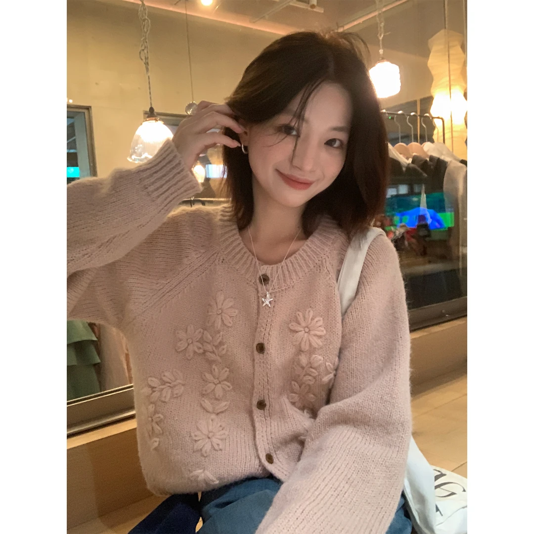 【西西里安】 一眼捕捉~温柔感立体刺绣花朵毛衣开衫