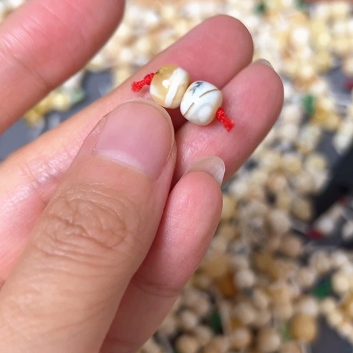 裸石蜜蜡未镶嵌7.3mm一对