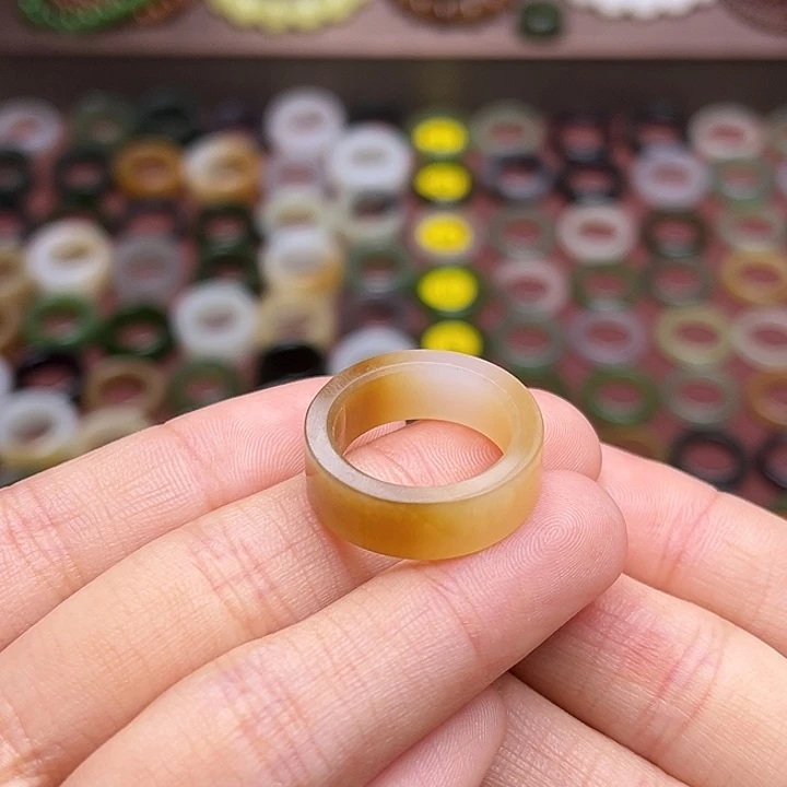 和田玉戒指未镶嵌14码三色糖 无鉴赏