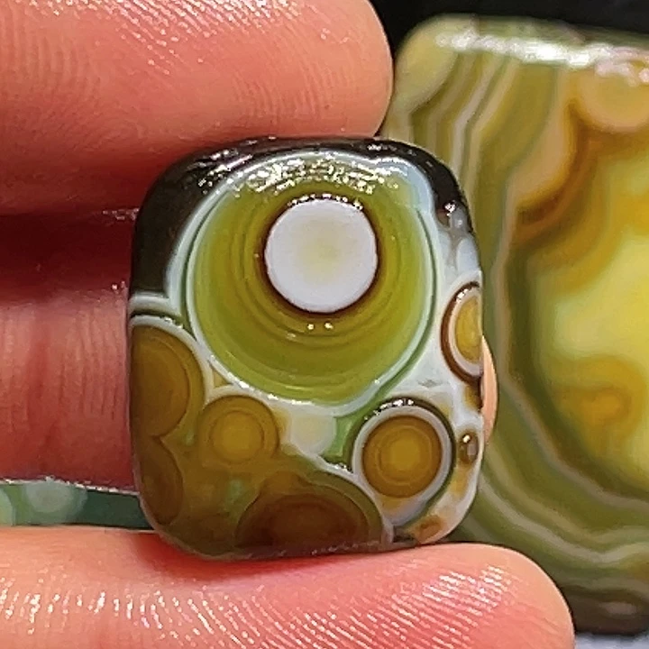 玛瑙/玉髓未镶嵌珠宝奇石