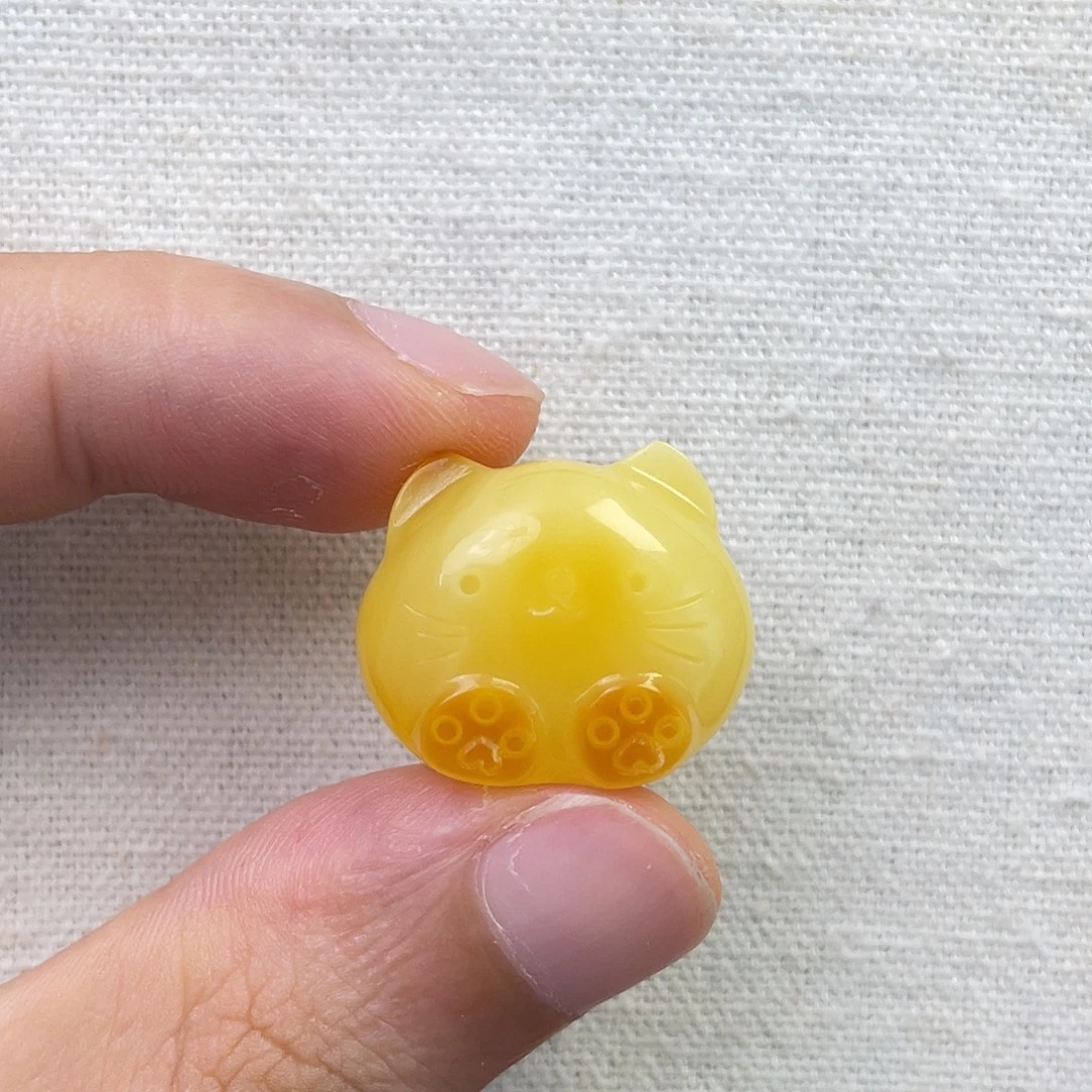 裸石琥珀未镶嵌猫咪