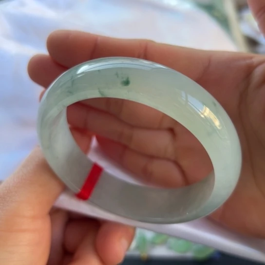 翡翠手镯未镶嵌手镯