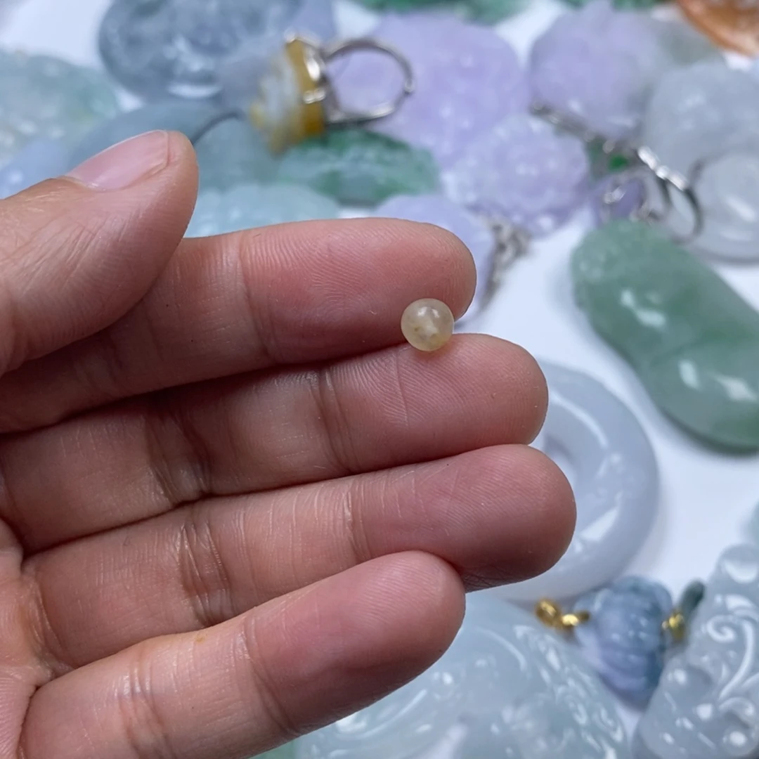 颈饰未镶嵌翡翠军**梦翡翠