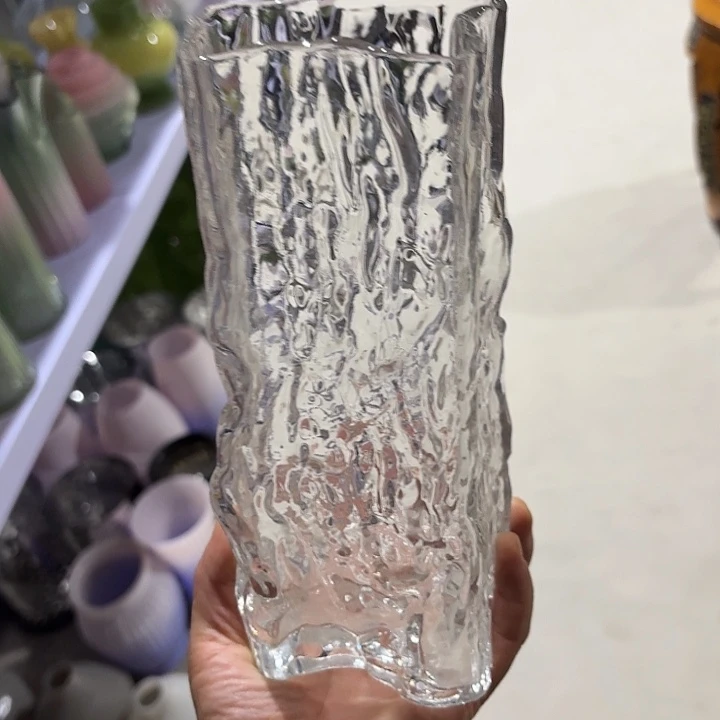 高度21厘米的琉璃花瓶