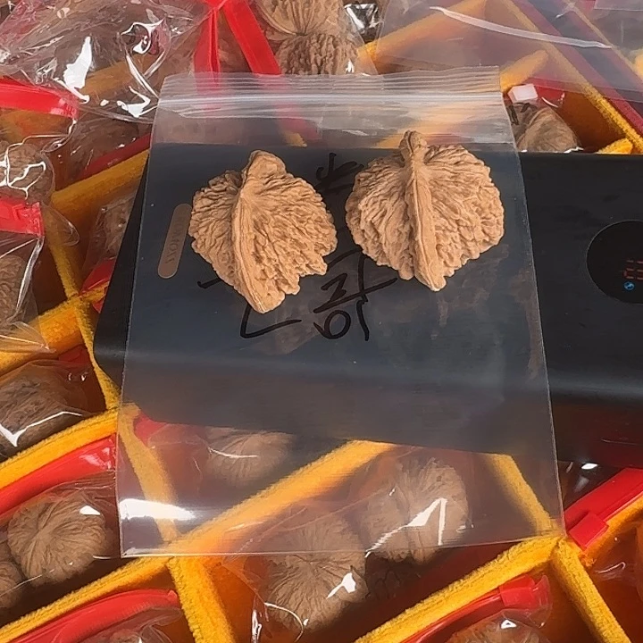 L***哥文玩核桃吊坠啦啦啦啦啦