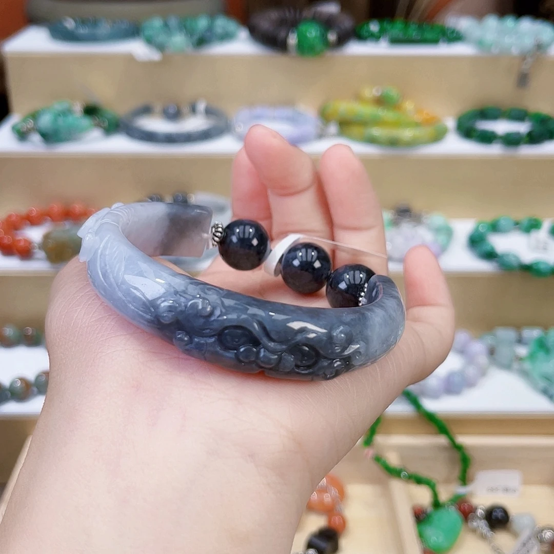 孜***。翡翠未镶嵌手链手链