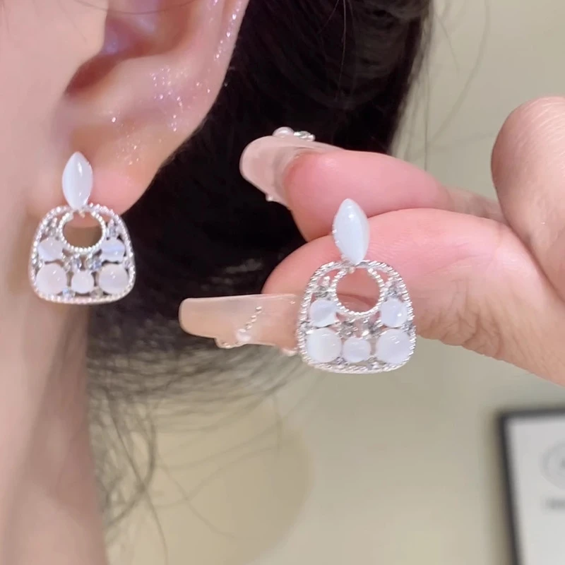 合金耳饰 新款小香风方形耳针女百搭时尚高级耳环精致镂空耳饰女