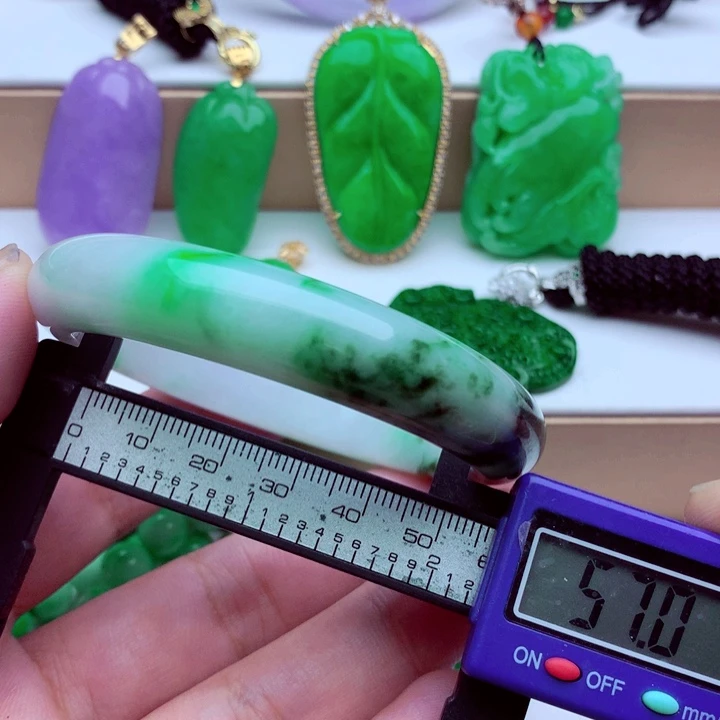 翡翠未镶嵌手镯…．