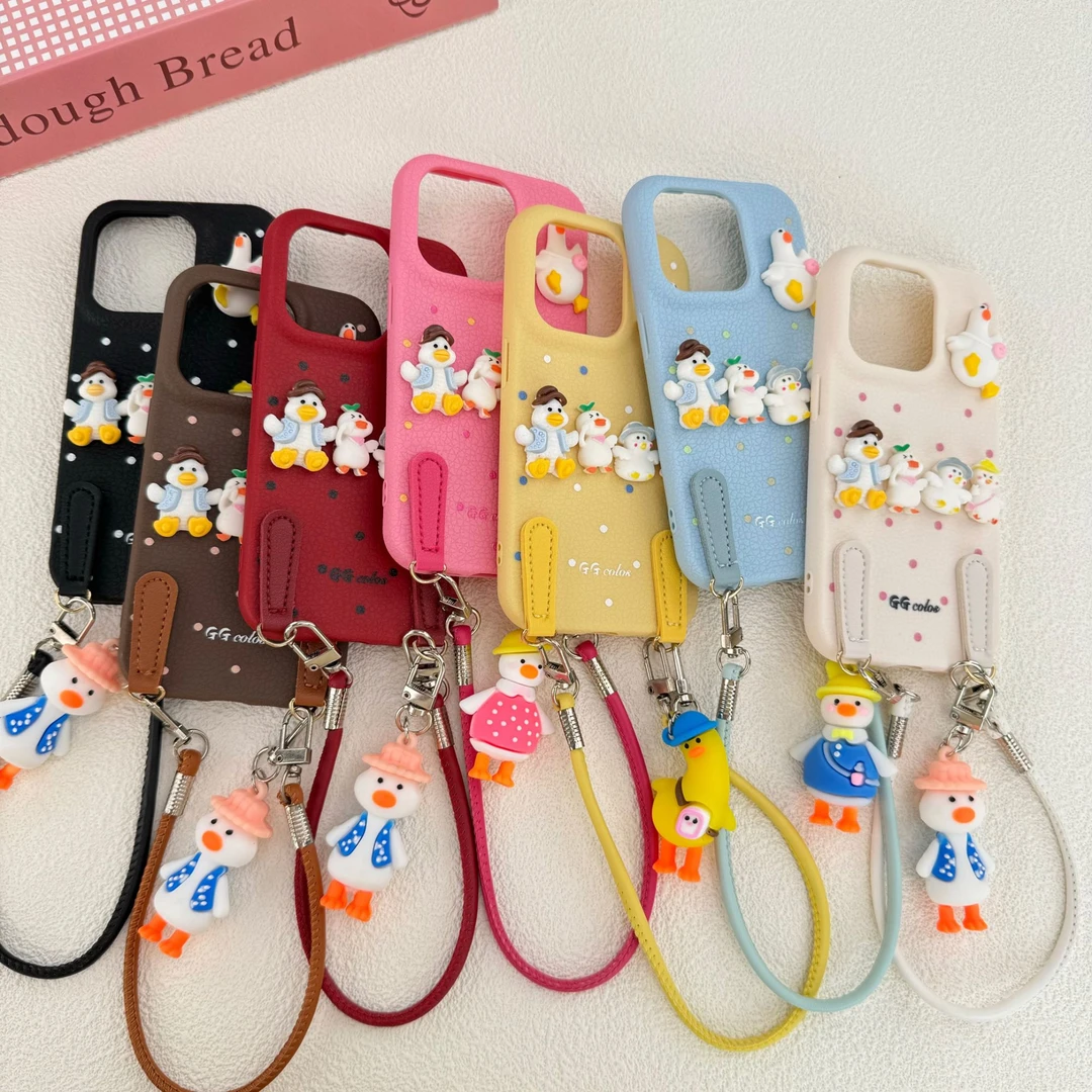 立体卡通鸭子公仔适用苹果16promax手机壳华为荣耀OPPO带斜挎挂绳