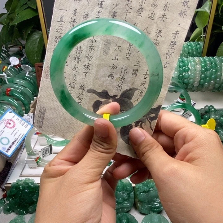 石英质玉手镯未镶嵌