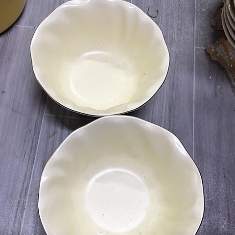 微瑕，不能明火，口径20高度9，2个奶油