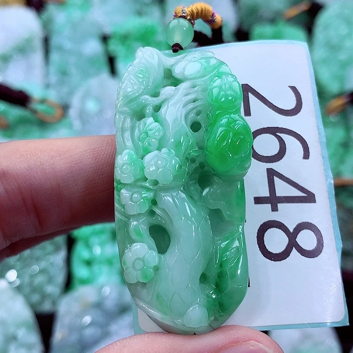 吊坠(不含链)未镶嵌翡翠