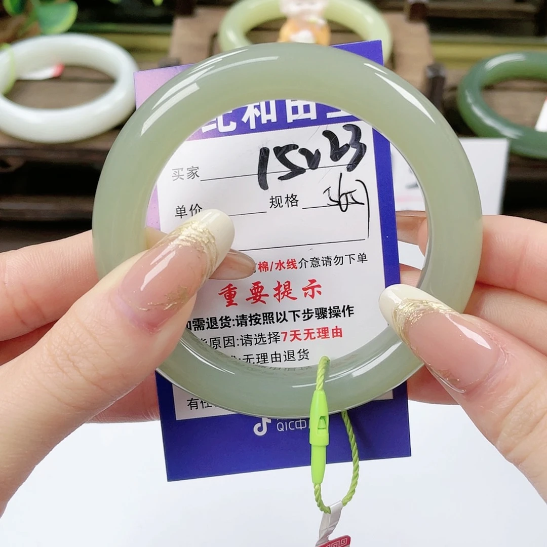 【闪购商品】未镶嵌手镯和田玉上**?