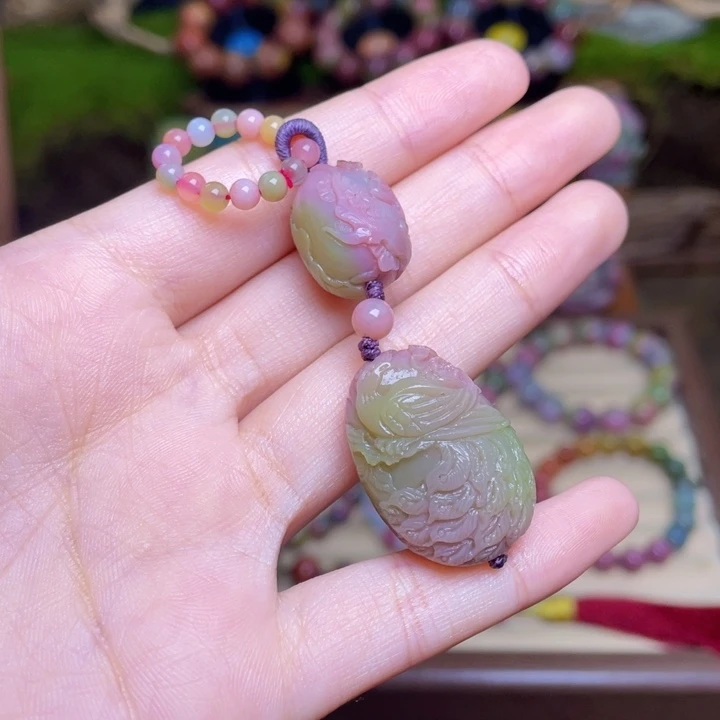 玛瑙/玉髓未镶嵌珠宝半成品盐源玛瑙孔雀炫彩吊坠