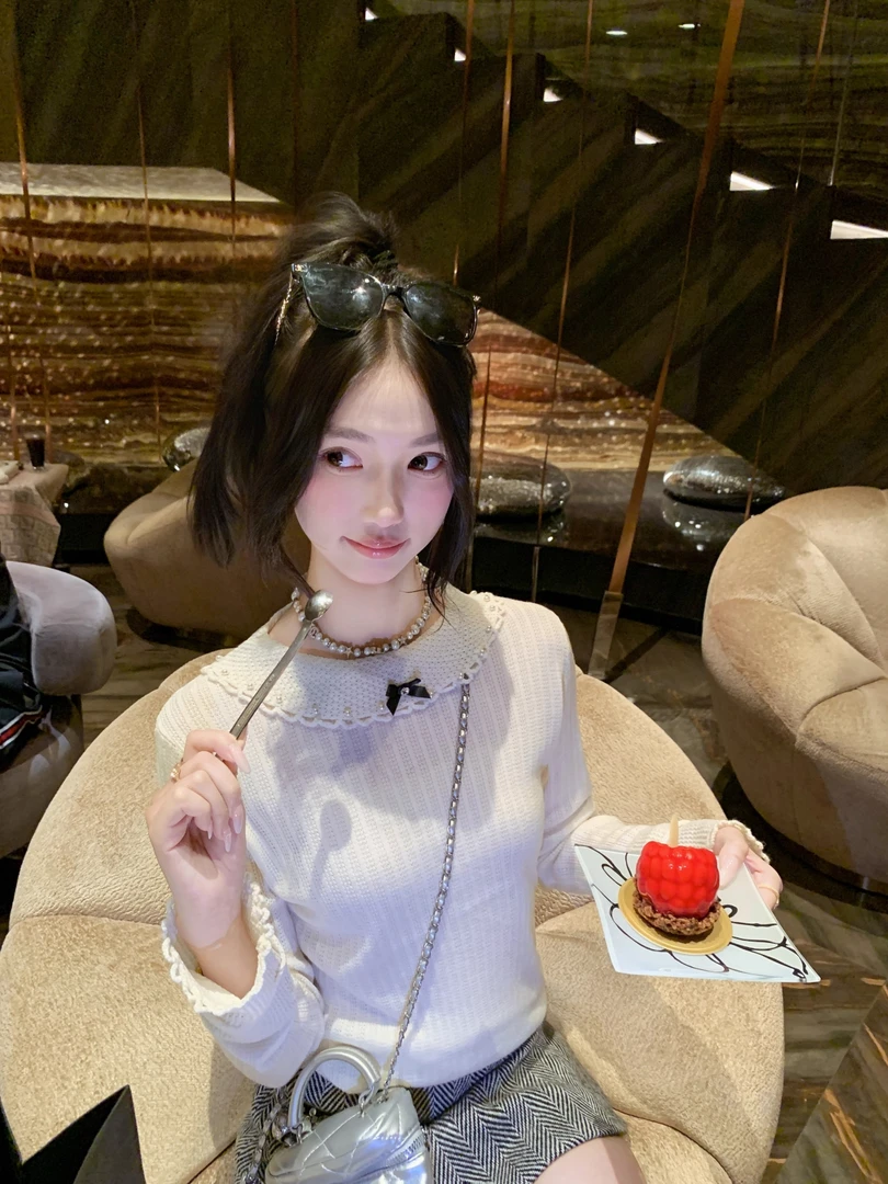 鱼兔子的兔子荷叶领喇叭袖针织衫修身女秋季百搭新款上衣