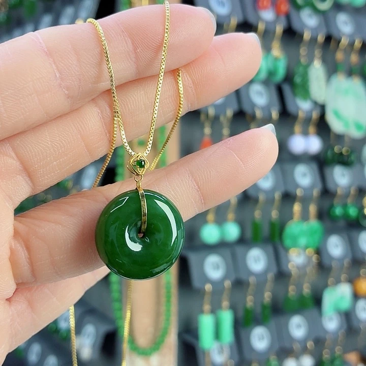 和田玉18K金镶嵌吊坠(赠链)