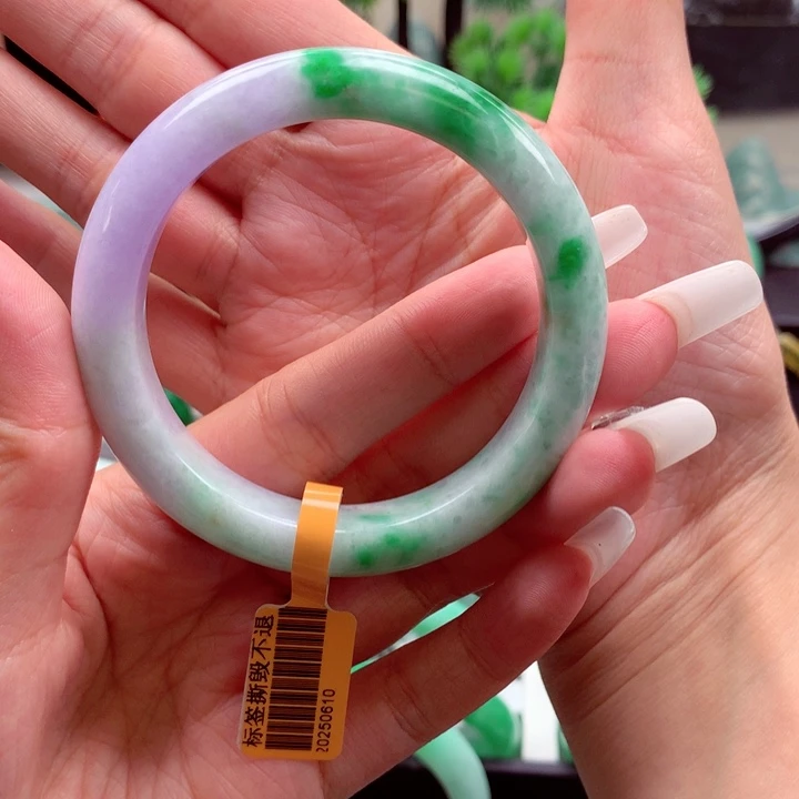 翡翠手镯未镶嵌遇****?翡翠