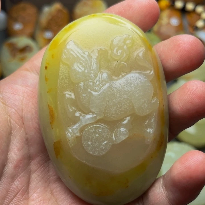 石材方解石手把件牛