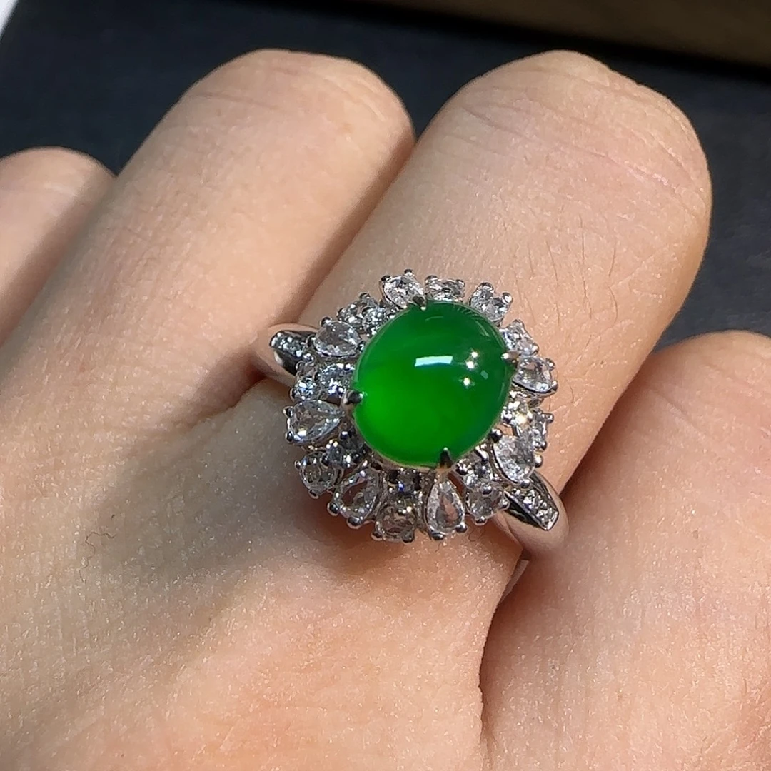 翡翠18K金镶嵌戒指蛋面