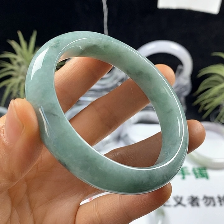 翡翠未镶嵌手镯45。 58.9圈