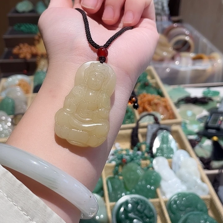 石英质玉未镶嵌颈饰