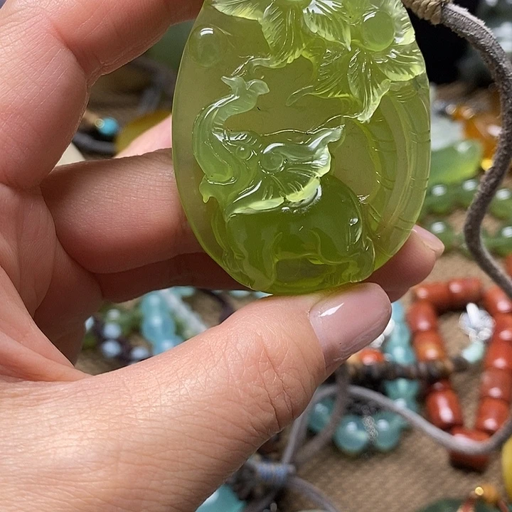 淮***瑜蛇纹石玉未镶嵌颈饰