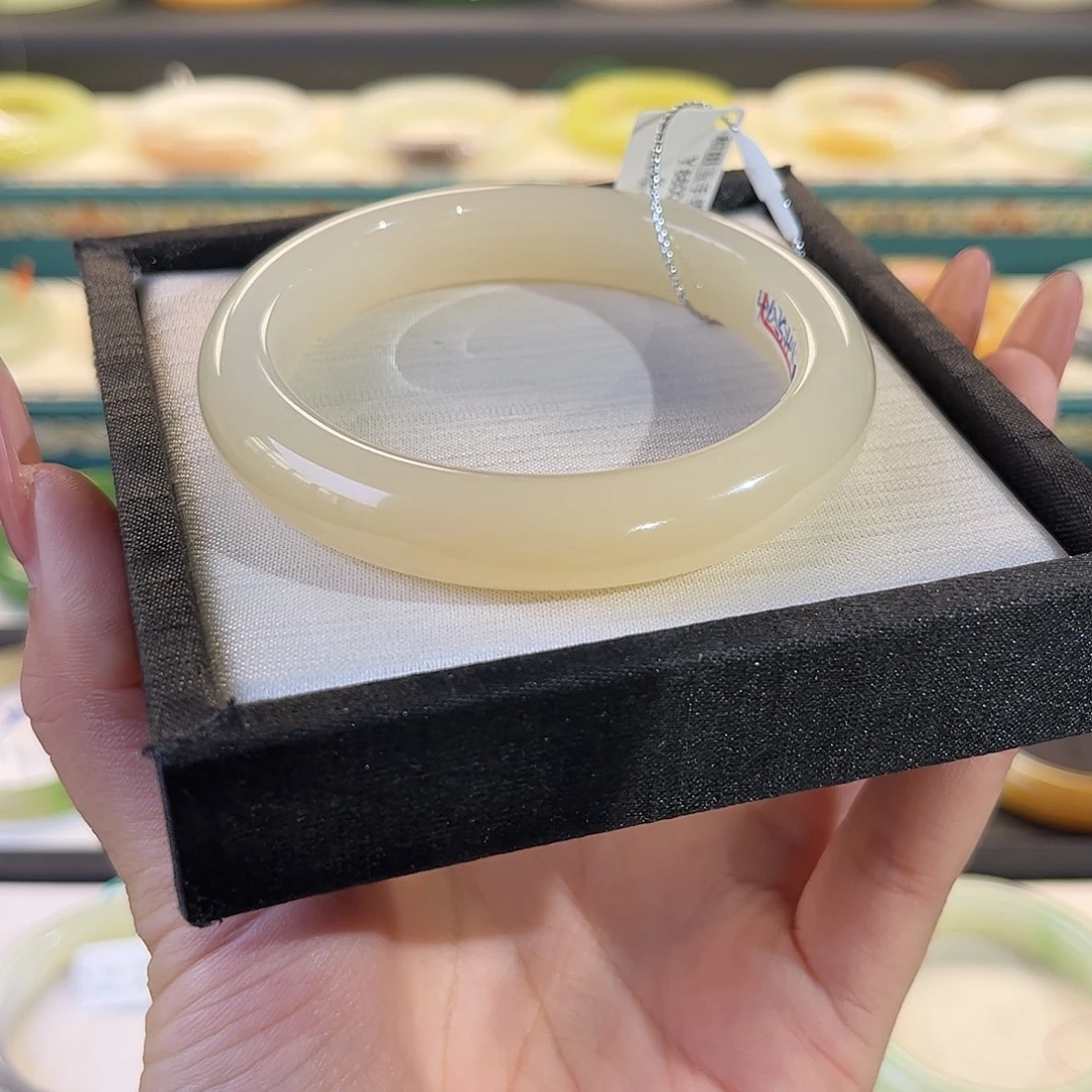 和田玉手镯未镶嵌强推 特细冰胶 粉