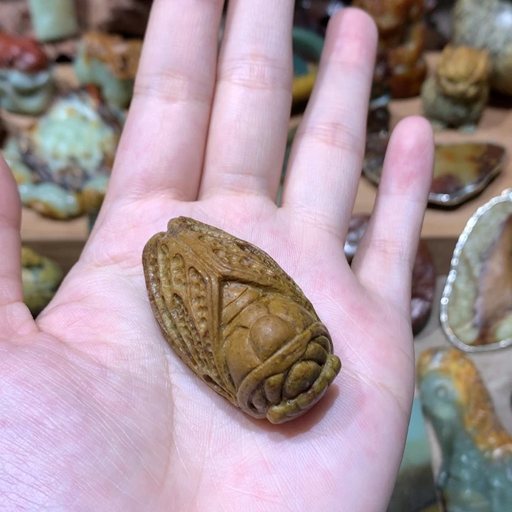 未镶嵌岫岩河磨玉（透闪石质玉）把件