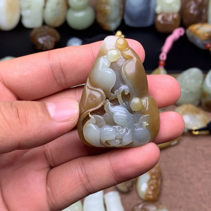 和田玉（糖玉）未镶嵌颈饰