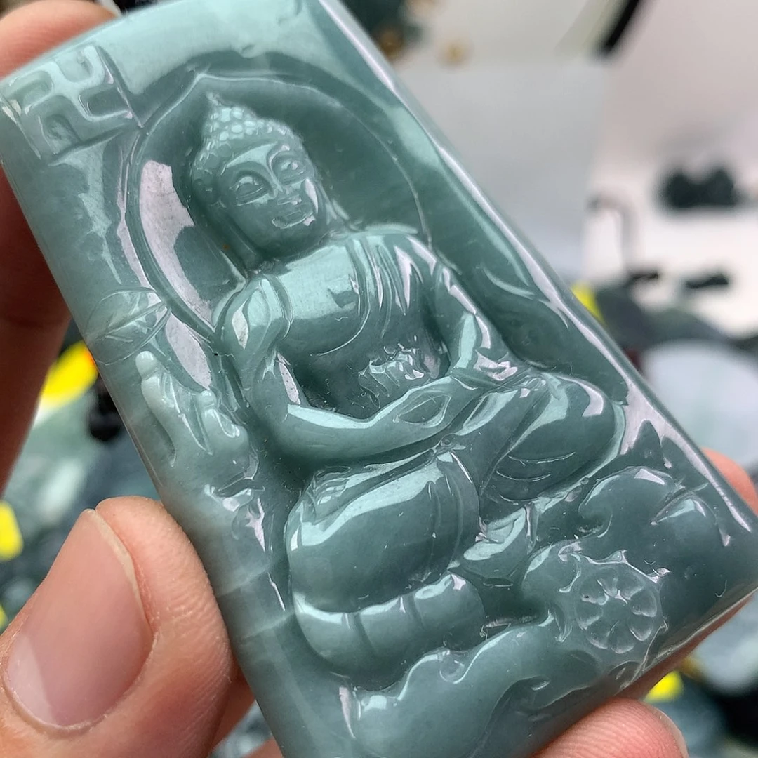 翡翠未镶嵌颈饰大日