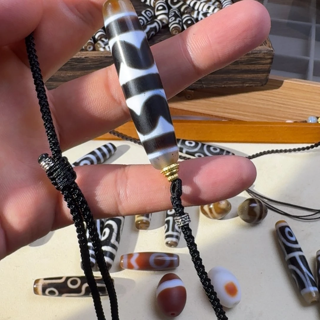 玛瑙/玉髓颈饰未镶嵌双虎牙