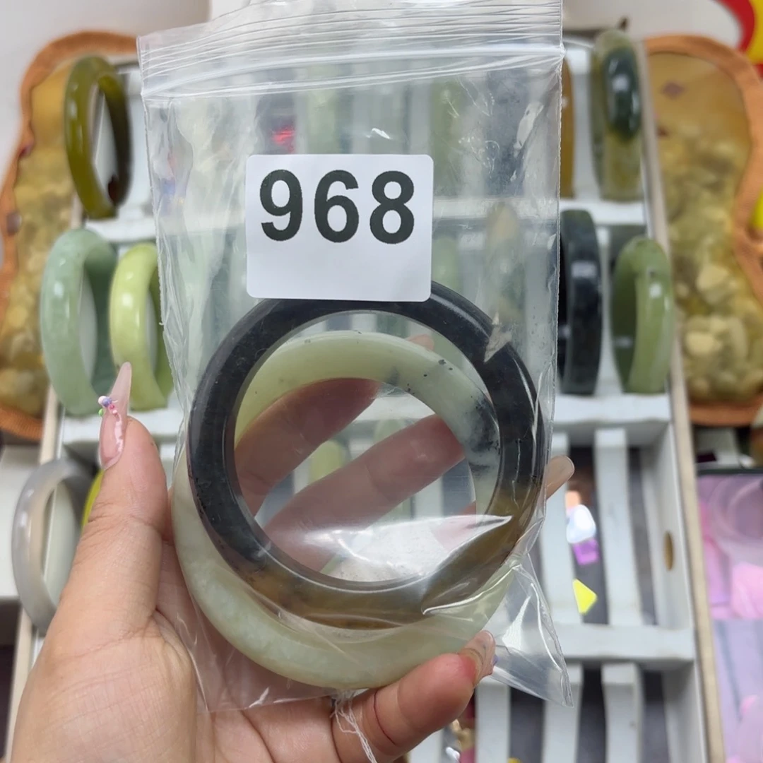 蛇纹石玉未镶嵌手镯胖****?