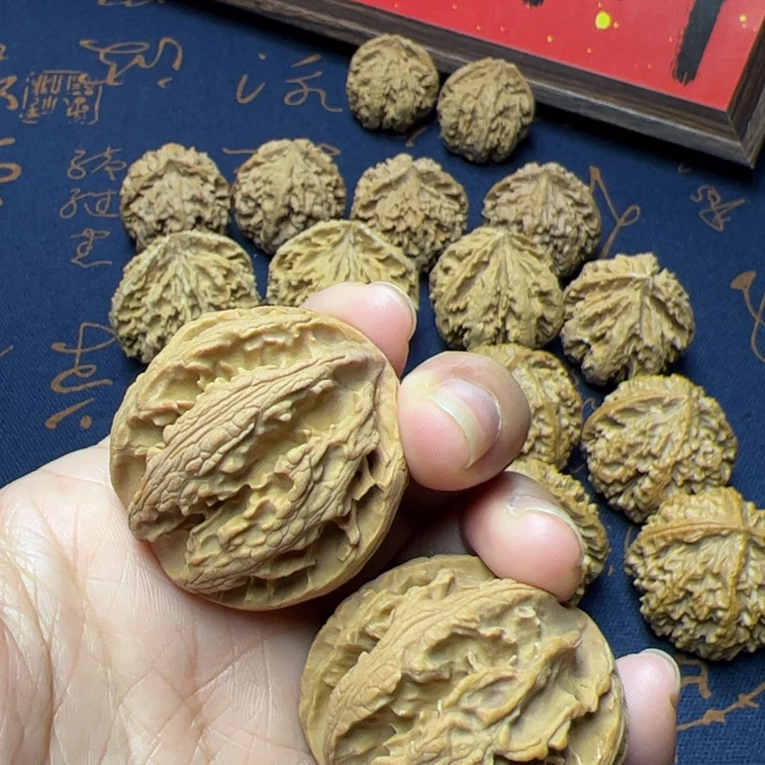 文玩核桃把件秦岭野生植物核桃