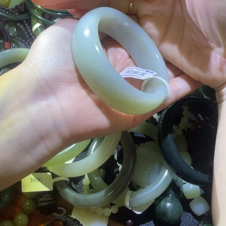 云***轻和田玉未镶嵌颈饰