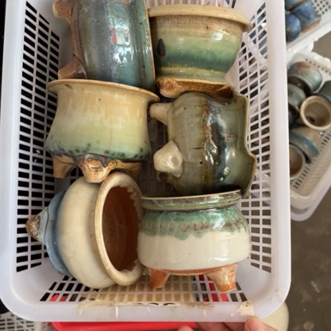 紫砂花盆瑕疵6个一组，口径6.5左右