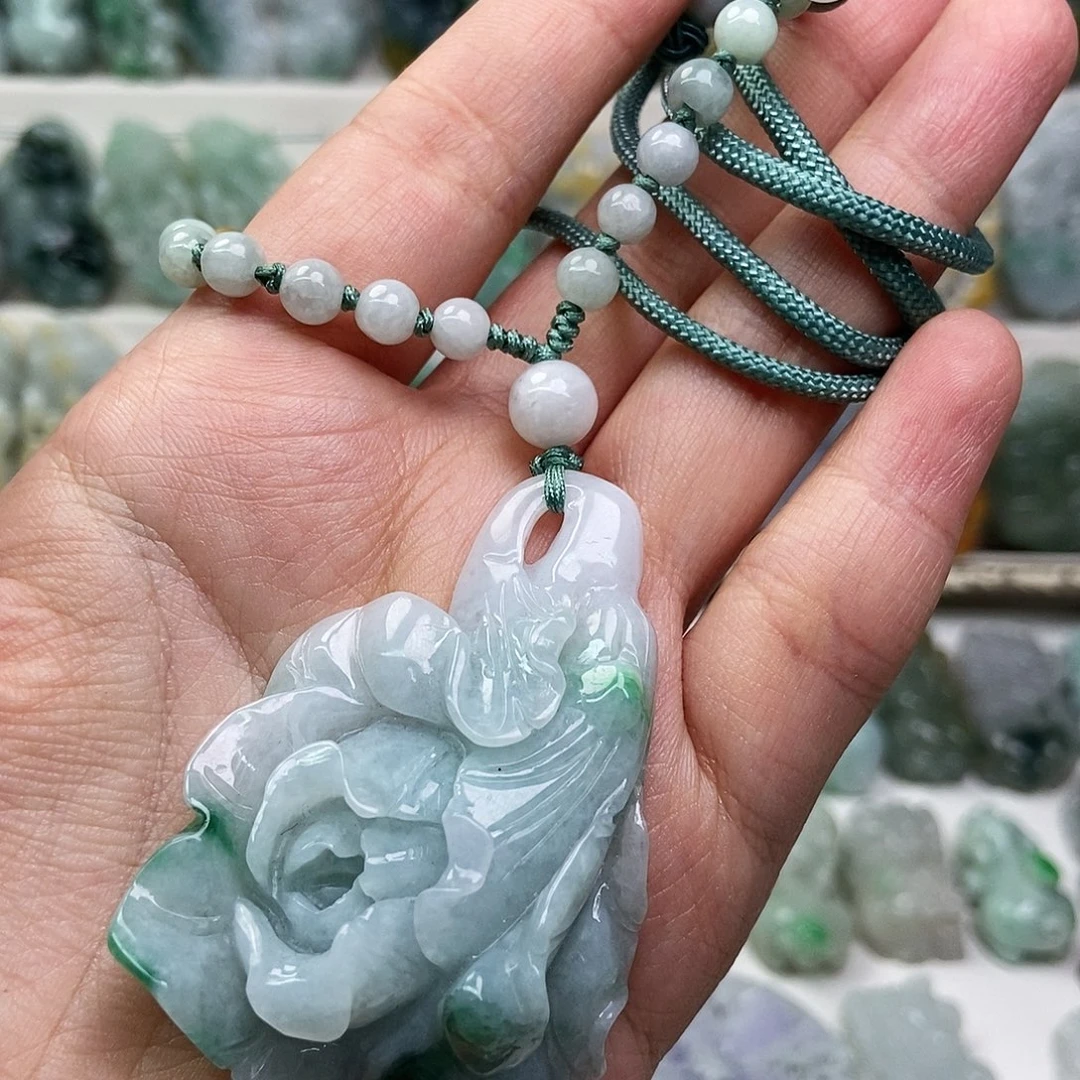 翡翠未镶嵌吊坠(赠链)