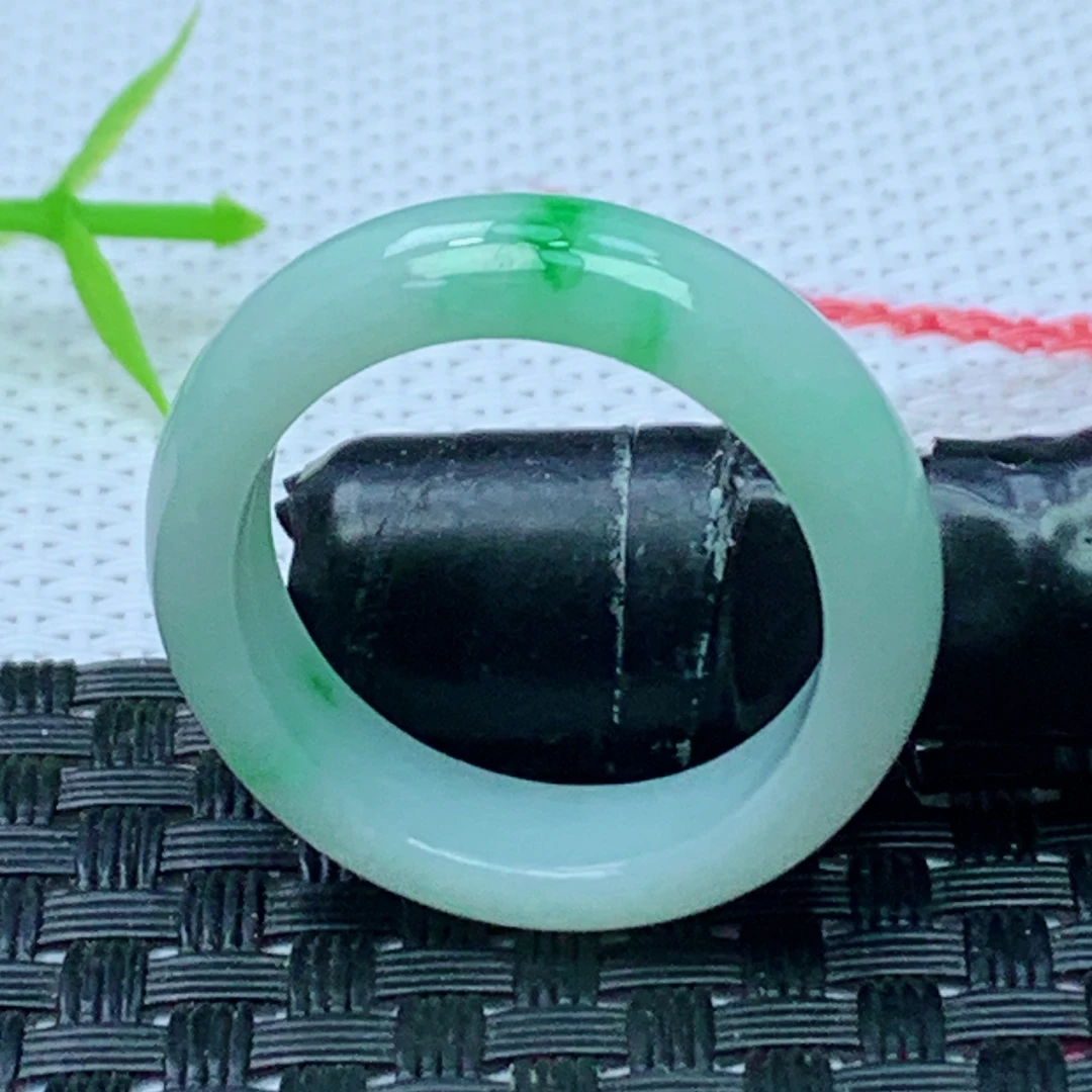 缅甸天然A货翡翠  飘阳绿素面玉戒圈戒指 内径21mm 编号1808