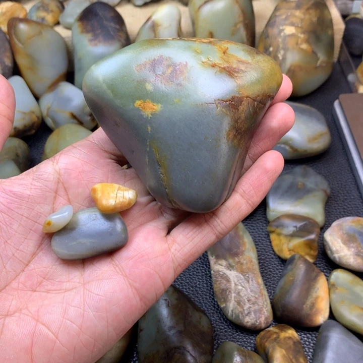 和田玉未镶嵌颈饰黑**z