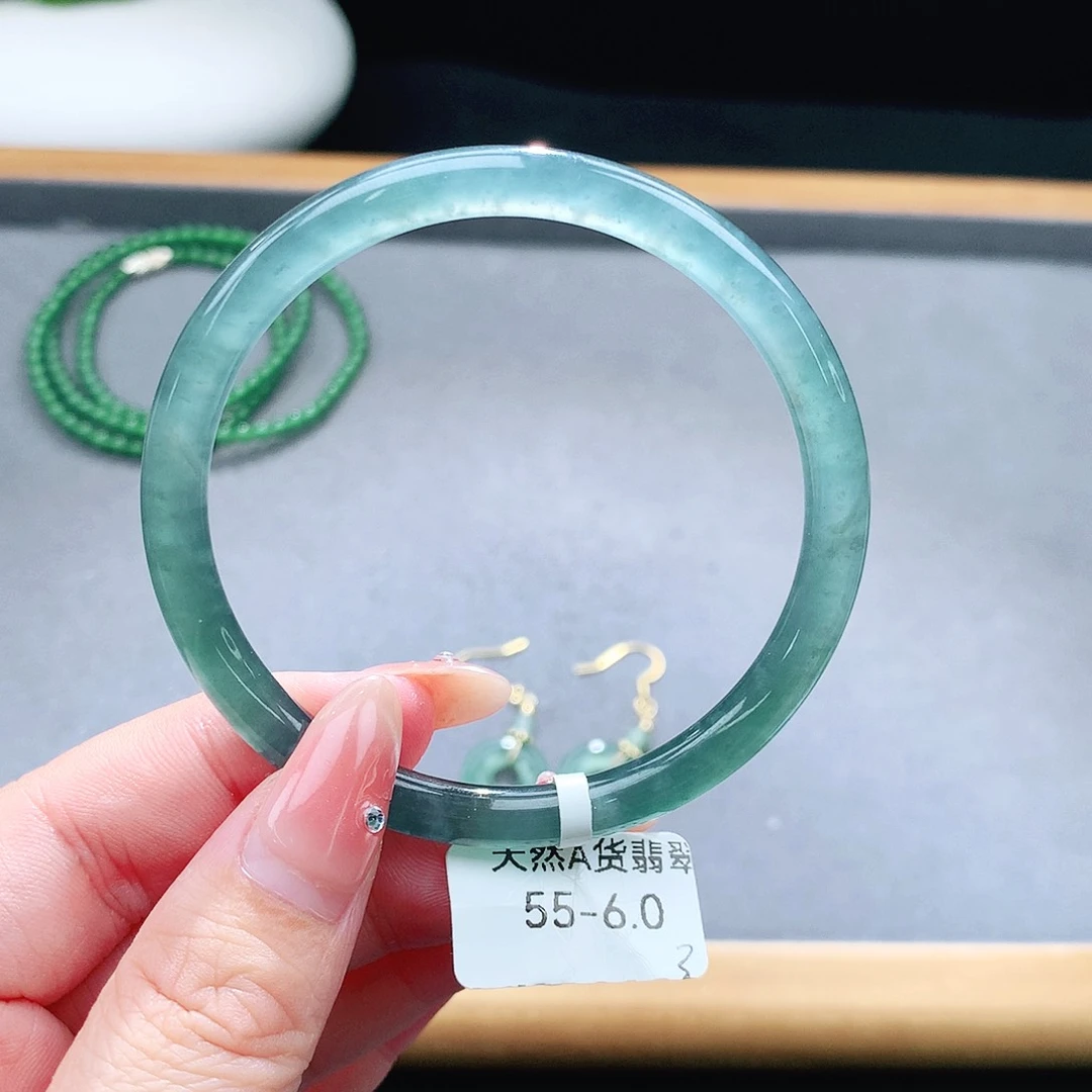 未镶嵌手镯（圆镯）翡翠