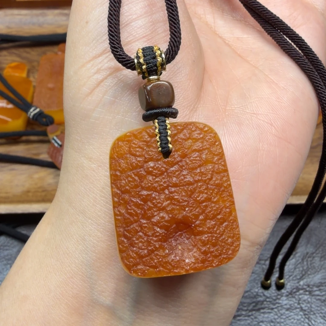 琥珀未镶嵌吊坠(赠链)