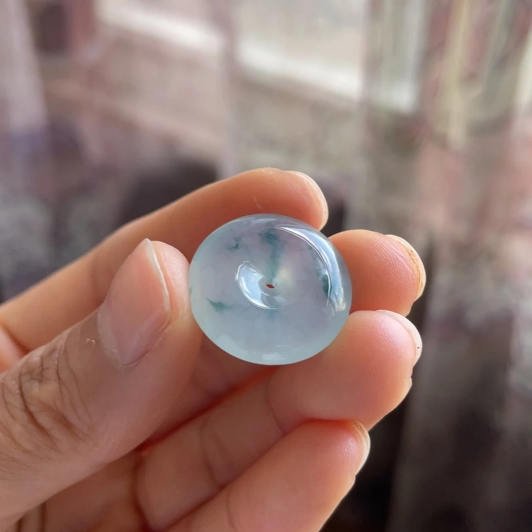 翡翠未镶嵌颈饰飘花肉扣