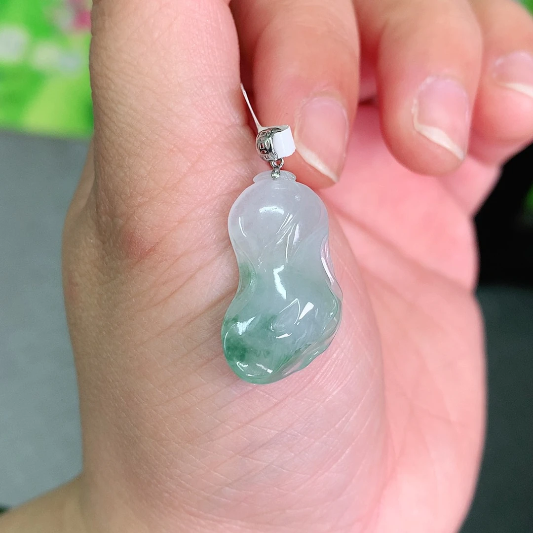 翡翠颈饰18K金镶嵌飘绿白菜22.9*15*6.5