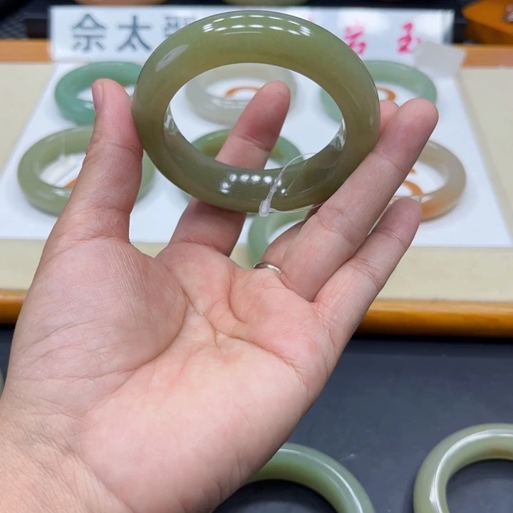 未镶嵌手镯石英质玉N****.