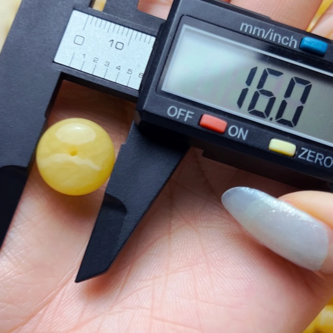 未镶嵌蜜蜡裸石16mm微瑕扣子