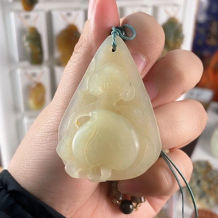 未镶嵌蛇纹石玉颈饰