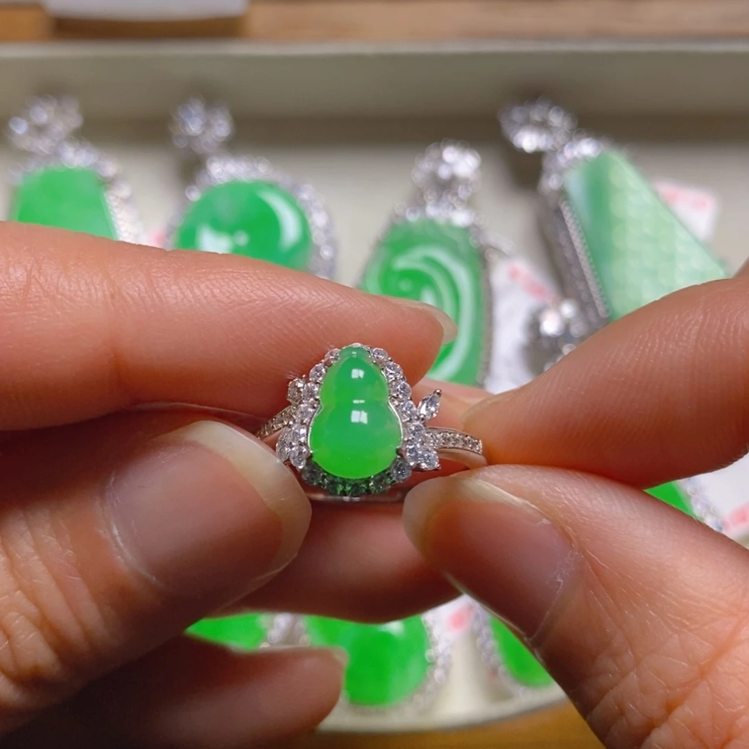 翡翠颈饰银S925镶嵌葫芦女戒