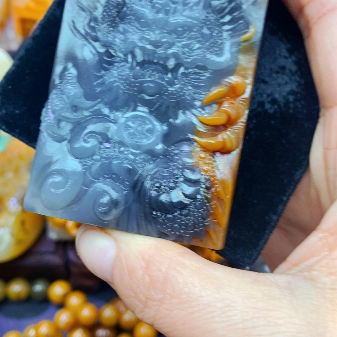 未镶嵌石英质玉（黄龙玉）颈饰