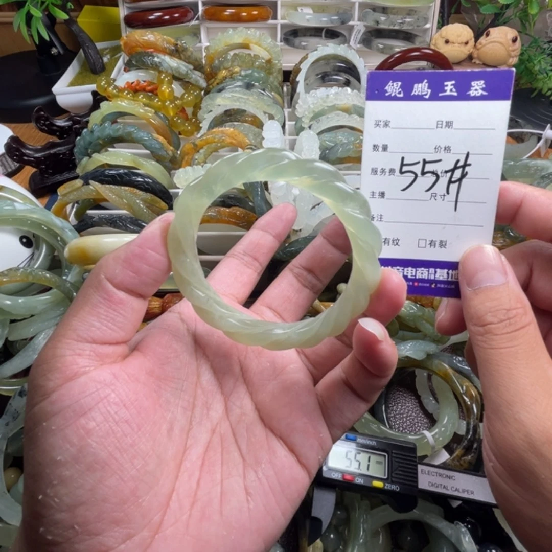 未镶嵌蛇纹石玉手镯