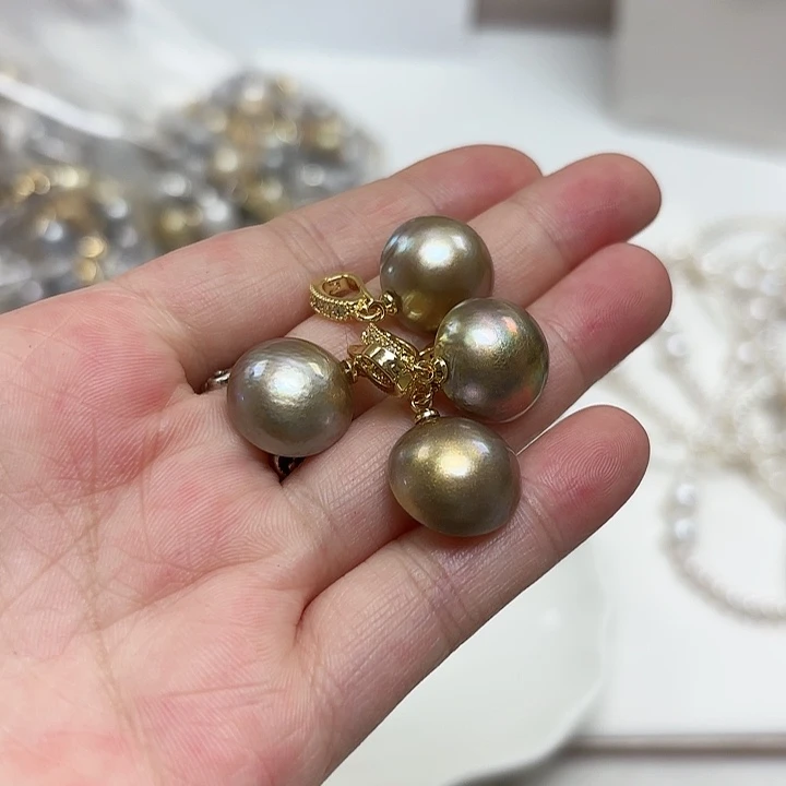 未镶嵌拼合珍珠（马贝珠）颈饰