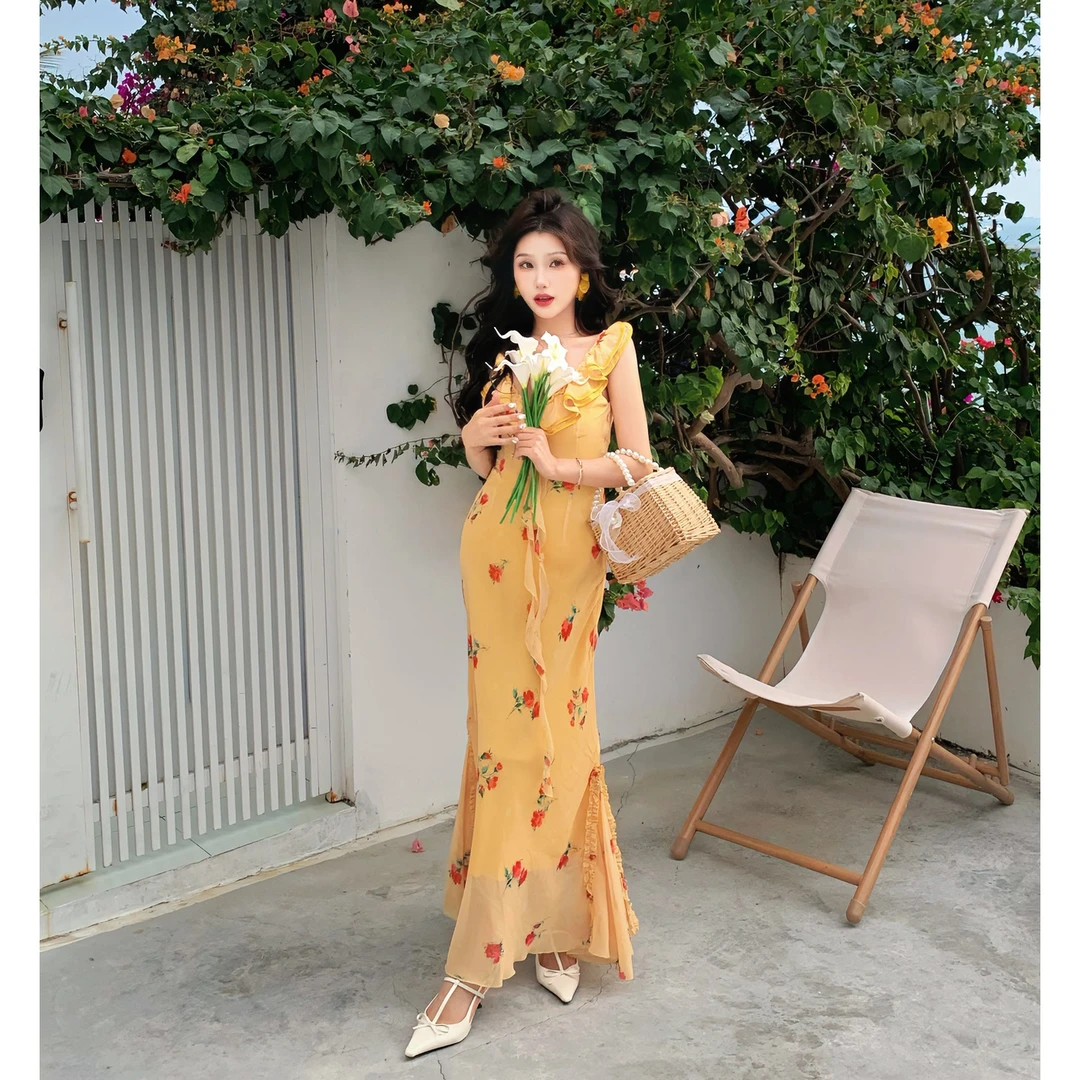 陈六六CHENLIULIU【海边度假】法式气质玫瑰花V领连衣裙